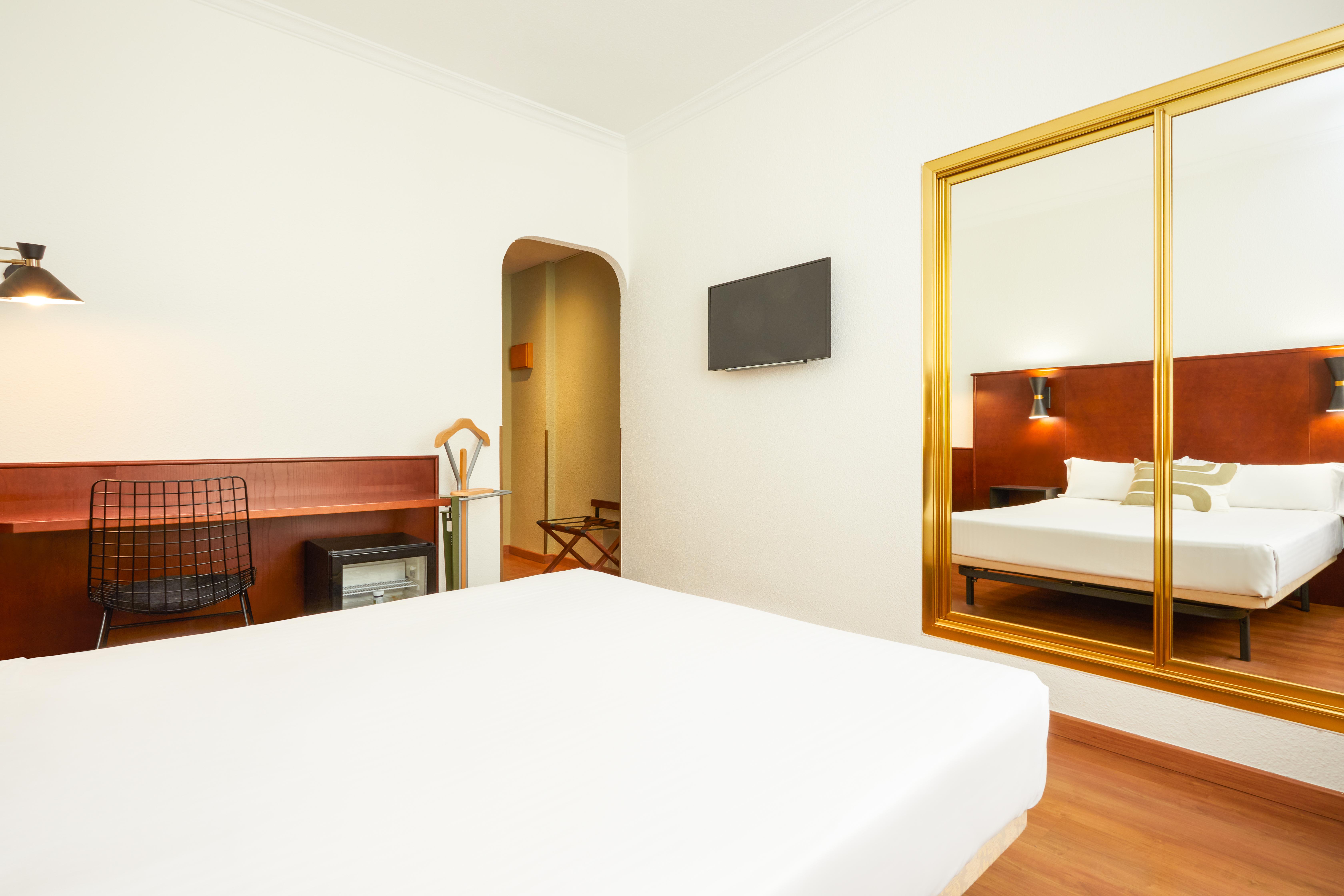 Hotel Cason Del Tormes By Happyculture Madrid Ngoại thất bức ảnh
