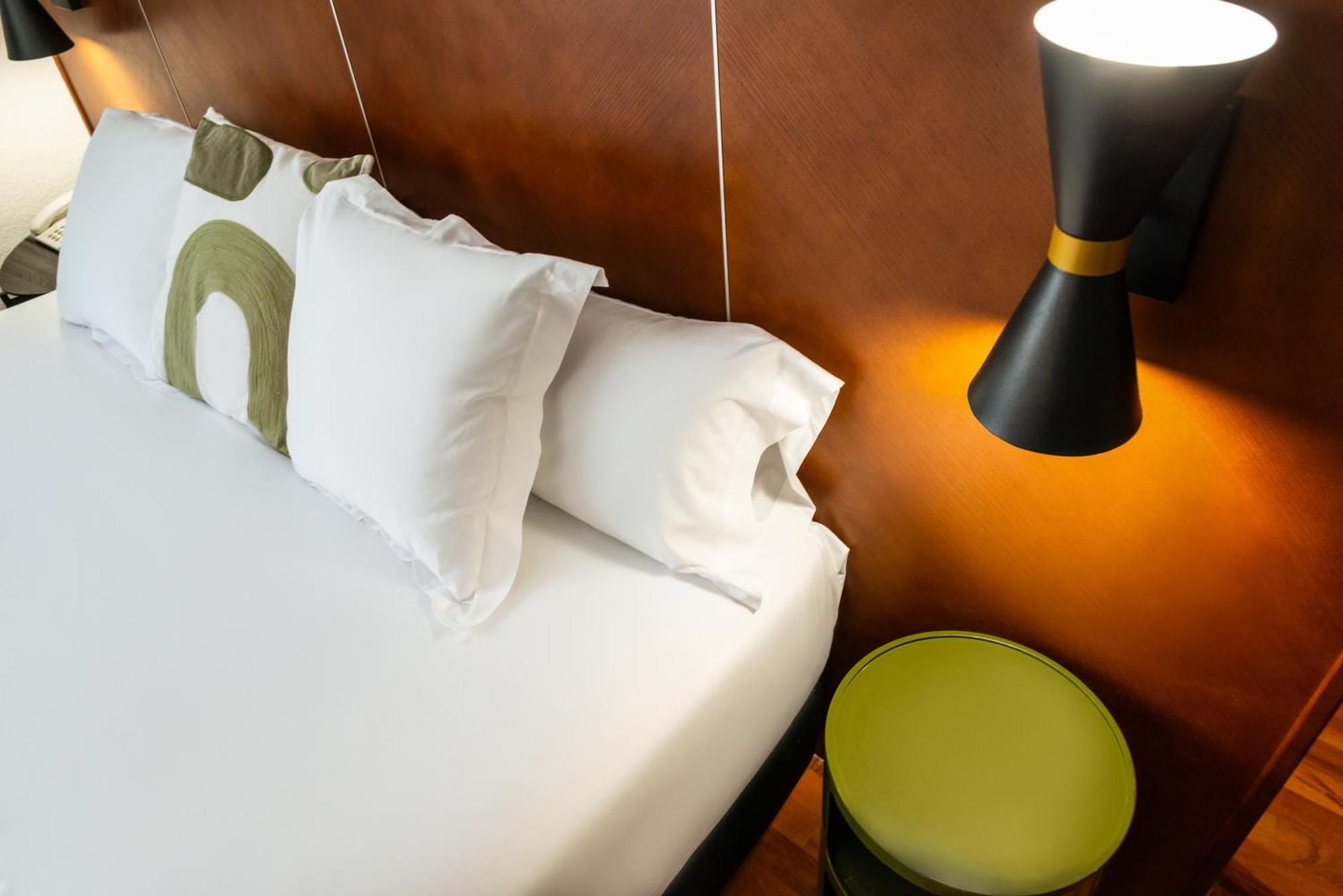 Hotel Cason Del Tormes By Happyculture Madrid Ngoại thất bức ảnh