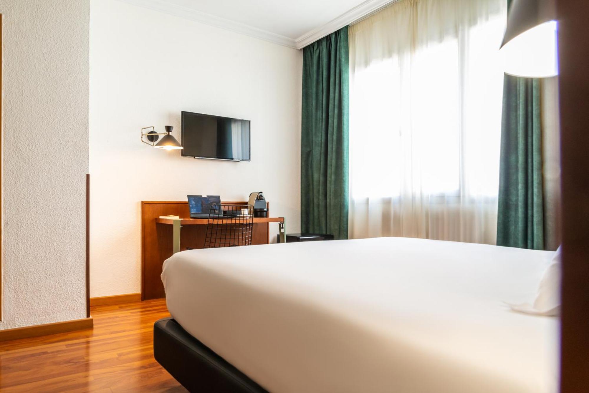 Hotel Cason Del Tormes By Happyculture Madrid Ngoại thất bức ảnh