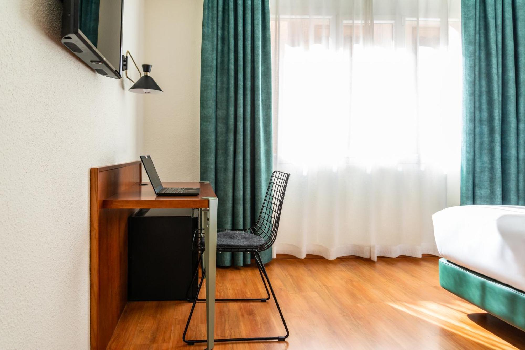 Hotel Cason Del Tormes By Happyculture Madrid Ngoại thất bức ảnh